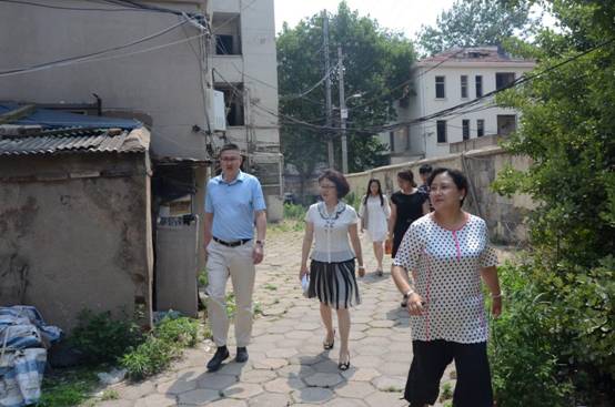 中泰信实业党支部“七一”特别活动一:送温暖,进社区 中泰信实业党支部“七一”特别活动一:送温暖,进社区